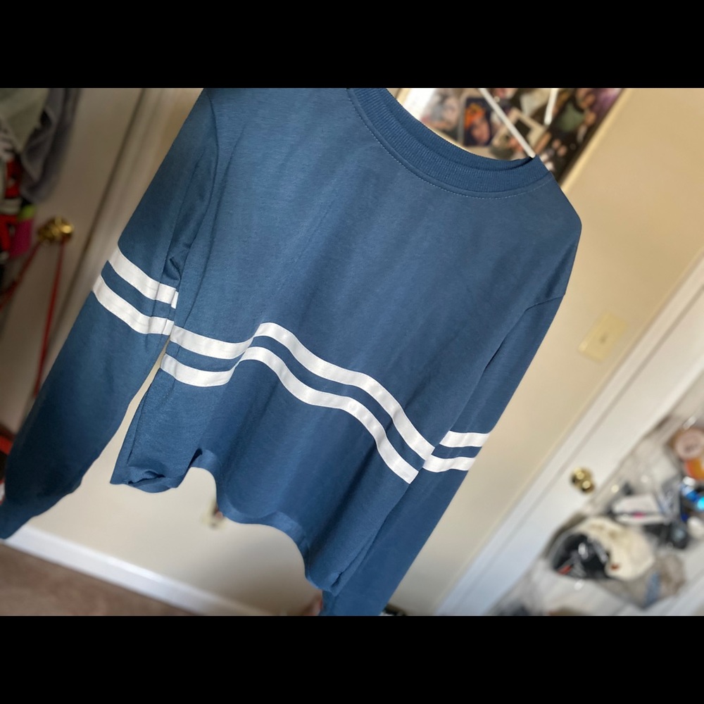 Long sleeve crop top